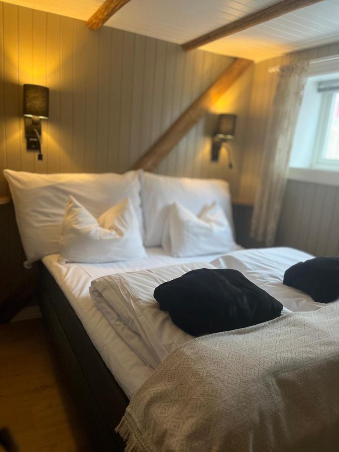 Lofoten Suite Apartments - Rostad Retro Rorbuer Reine Zewnętrze zdjęcie